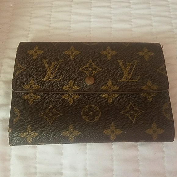 Louis Vuitton Accessories - Authentic Louis Vuitton wallet